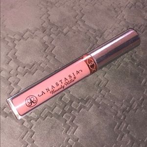 Anastasia Beverly Hills lipstick💄 color CRUSH